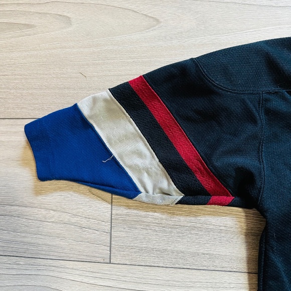 Vintage 90’s Starter NHL Vancouver Canucks Hockey Jersey Youth Medium - Picture 9 of 13